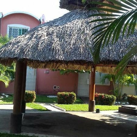 Апартаменты Casa Con Alberca!! Ixtapa Сиуатанехо Экстерьер фото