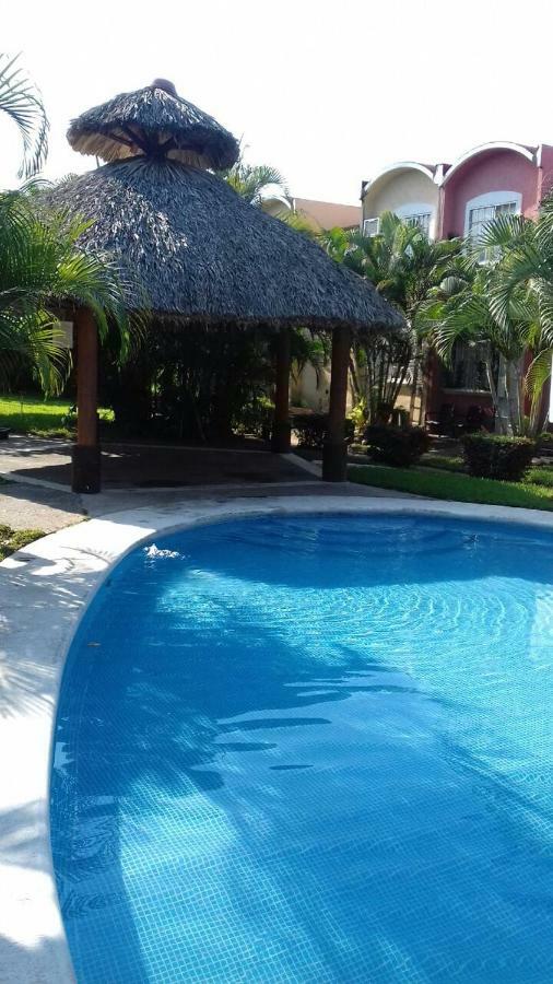 Апартаменты Casa Con Alberca!! Ixtapa Сиуатанехо Экстерьер фото